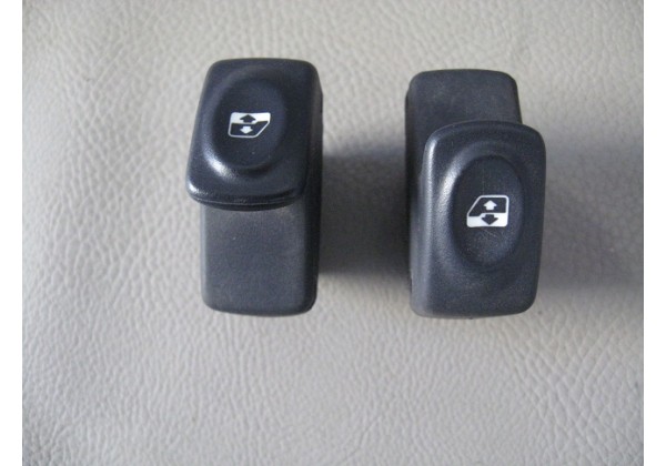 Кнопка регулювання склопідіймачем Renault Clio II, 8200467795